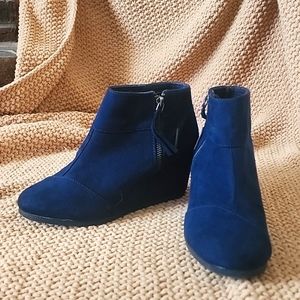 Blue wedge bootie